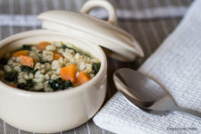 Zuppa di orzo, cavolo nero e carote - Stagioni nel piatto