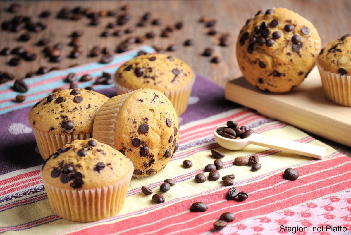 muffin al caffè e gocce di cioccolato